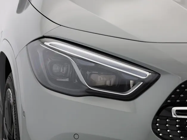 MERCEDES-BENZ GLA 200 7G-DCT