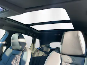 AUDI Q4 e-tron SUV quattro performance Swiss Ski