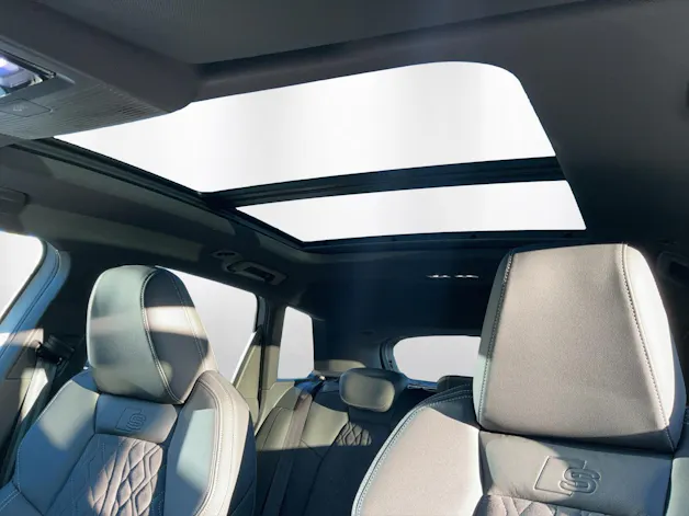 AUDI Q4 e-tron SUV quattro performance Swiss Ski