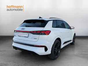 AUDI Q4 e-tron SUV quattro performance Swiss Ski