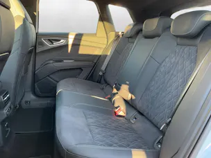 AUDI Q4 e-tron SUV quattro performance Swiss Ski
