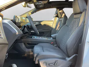 AUDI Q4 e-tron SUV quattro performance Swiss Ski