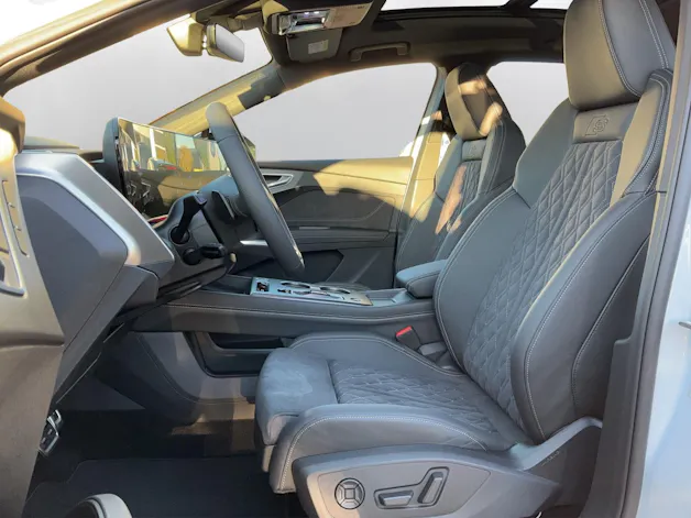 AUDI Q4 e-tron SUV quattro performance Swiss Ski