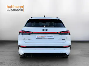 AUDI Q4 e-tron SUV quattro performance Swiss Ski