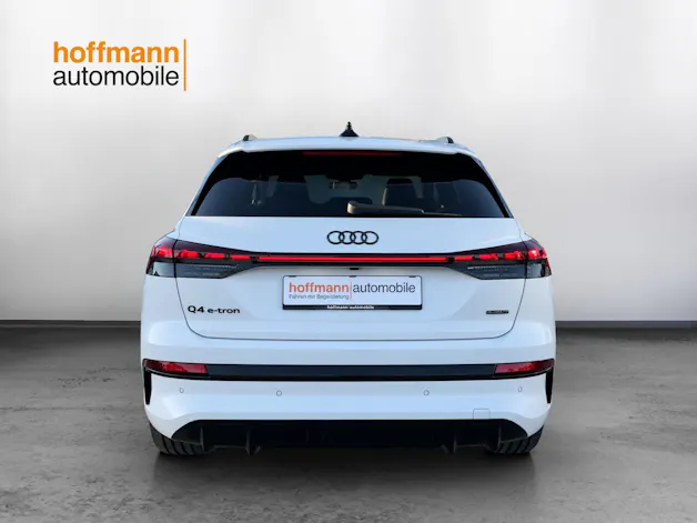 AUDI Q4 e-tron SUV quattro performance Swiss Ski