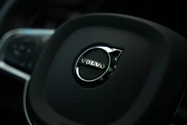 VOLVO XC60 T8 eAWD PluginHybrid Ultimate Dark Geartronic Black Edition Ultra