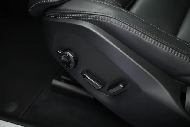 VOLVO XC60 T8 eAWD PluginHybrid Ultimate Dark Geartronic Black Edition Ultra