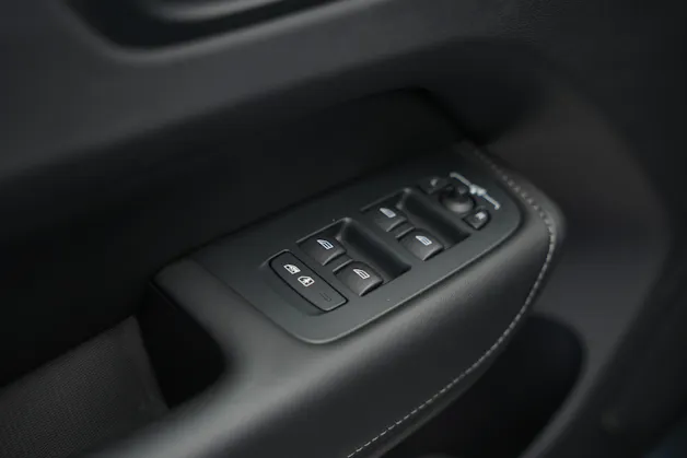 VOLVO XC60 T8 eAWD PluginHybrid Ultimate Dark Geartronic Black Edition Ultra