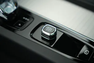 VOLVO XC60 T8 eAWD PluginHybrid Ultimate Dark Geartronic Black Edition Ultra