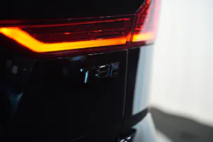VOLVO XC60 T8 eAWD PluginHybrid Ultimate Dark Geartronic Black Edition Ultra