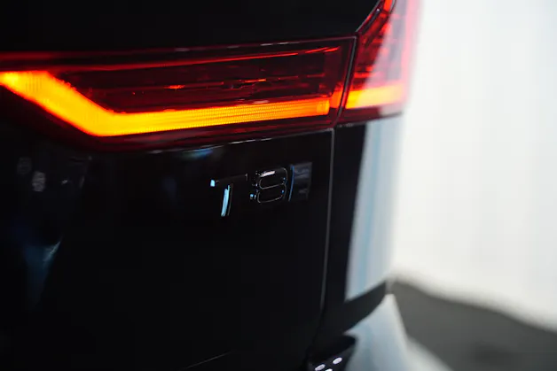 VOLVO XC60 T8 eAWD PluginHybrid Ultimate Dark Geartronic Black Edition Ultra