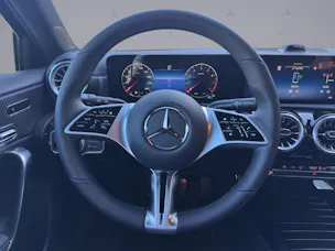 MERCEDES-BENZ A-Klasse W177 A 200 Night Star