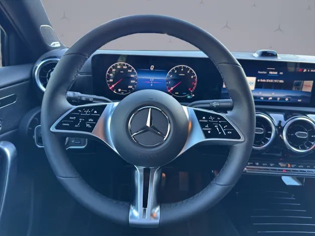 MERCEDES-BENZ A-Klasse W177 A 250 Progressive 4m