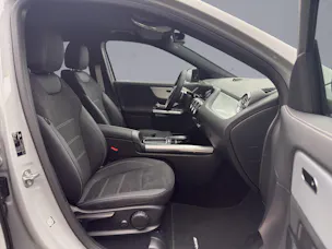 MERCEDES-BENZ GLA 200 Night Star AMG Line