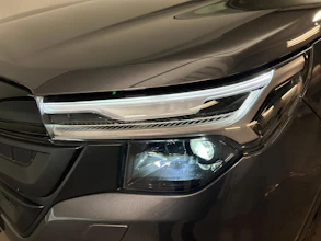 https://vehicle.imgix.net/4528481/7580ea0a-ca26-4cc6-85f3-2556b261cc1a.jpg