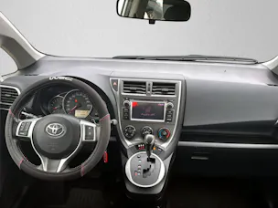 Toyota Verso-S 1.33 VVT-i Linea Luna MdS