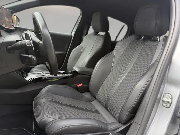 PEUGEOT 208 Essence 130ch Automatique GT