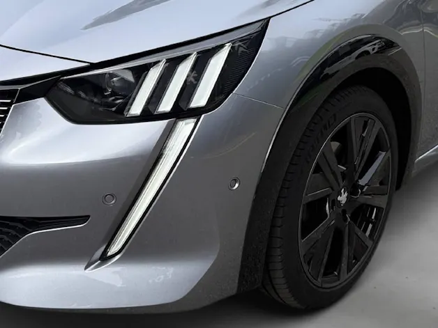 PEUGEOT 208 Essence 130ch Automatique GT