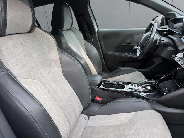PEUGEOT 208 1.2 PureTech 130 GT Pack