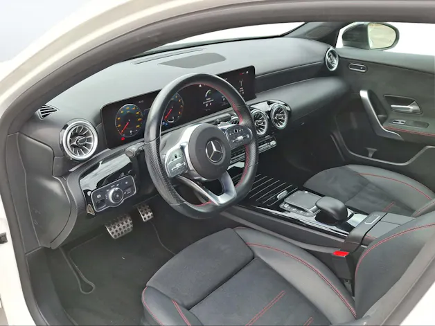 MERCEDES-BENZ A-Klasse W177 A 200 AMG Line 4m