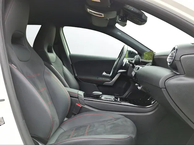 MERCEDES-BENZ A-Klasse W177 A 200 AMG Line 4m