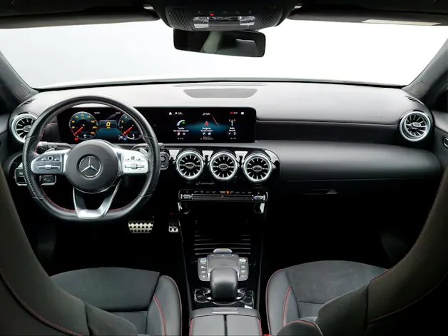 MERCEDES-BENZ A-Klasse W177 A 200 AMG Line 4m