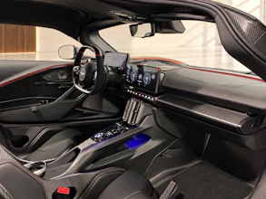 https://vehicle.imgix.net/4528974/2dfee2af-1142-4438-8cff-f43e48033956.jpg
