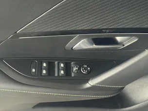 PEUGEOT 208 1.2 Hybrid 145 GT