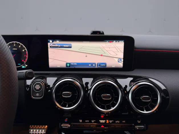 MERCEDES-BENZ A-Klasse W177 A 200 Night Star AMG Line