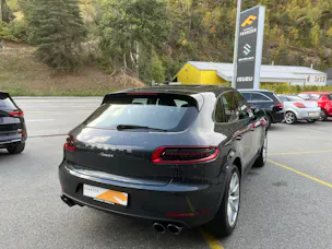 PORSCHE Macan 2.0