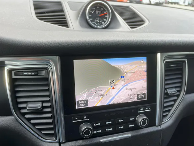 PORSCHE Macan 2.0