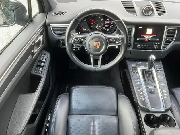PORSCHE Macan 2.0