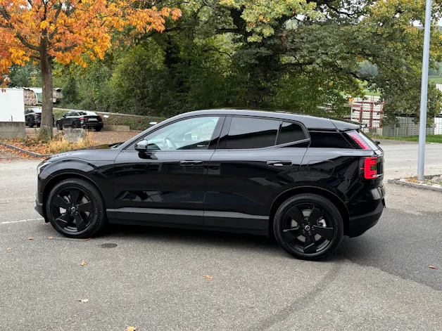 VOLVO EX30 P8 Ultra XCENTRIC Black Edition AWD