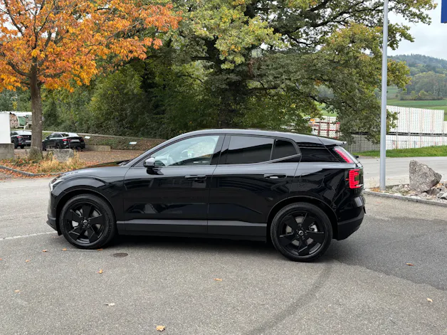 VOLVO EX30 P8 Ultra XCENTRIC Black Edition AWD