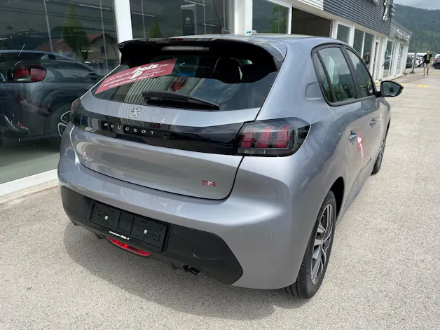 PEUGEOT 208 1.2 Active Pack EAT8