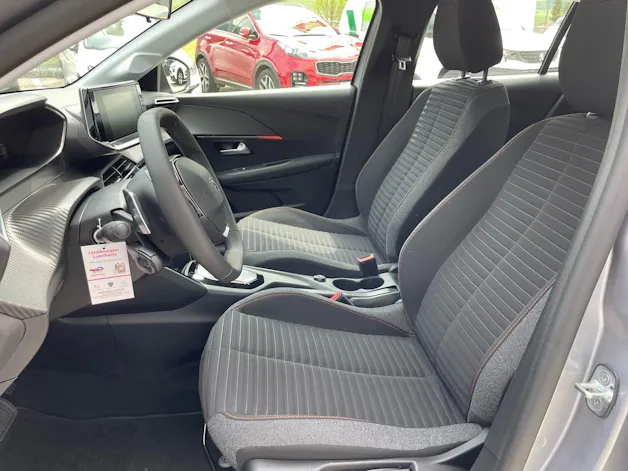 PEUGEOT 208 1.2 Active Pack EAT8