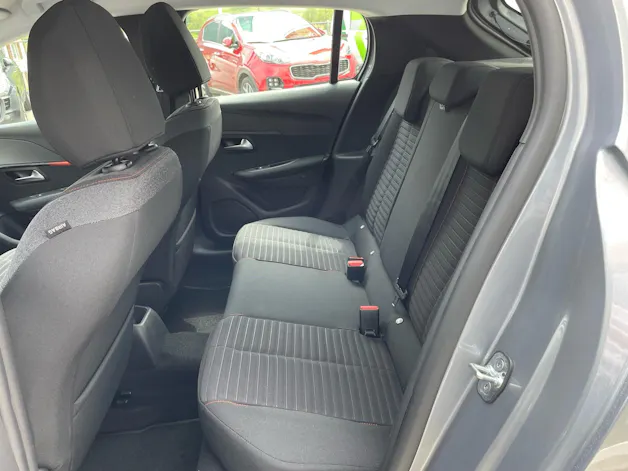 PEUGEOT 208 1.2 Active Pack EAT8