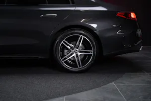 MERCEDES-BENZ E 220 d AMG Line 4matic / 360°Kamera / Ambientebeleuchtung