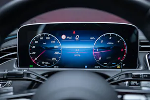 MERCEDES-BENZ E 220 d AMG Line 4matic / 360°Kamera / Ambientebeleuchtung