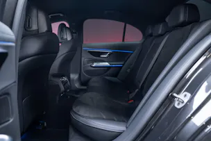 MERCEDES-BENZ E 220 d AMG Line 4matic / 360°Kamera / Ambientebeleuchtung