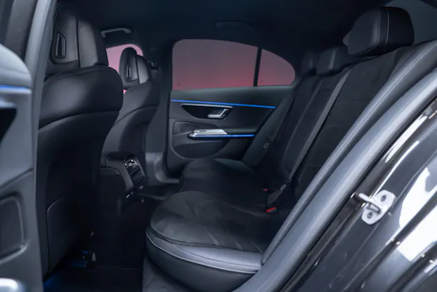 MERCEDES-BENZ E 220 d AMG Line 4matic / 360°Kamera / Ambientebeleuchtung