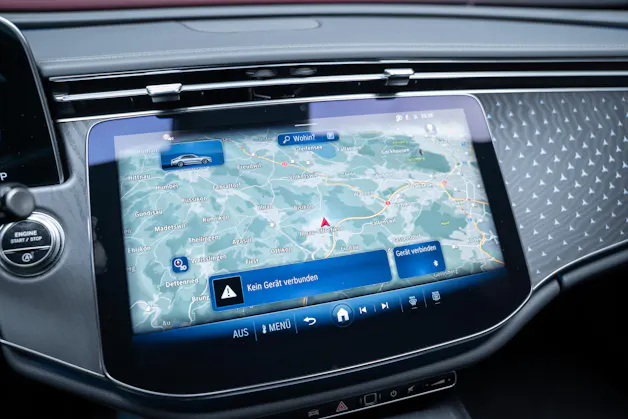MERCEDES-BENZ E 220 d AMG Line 4matic / 360°Kamera / Ambientebeleuchtung