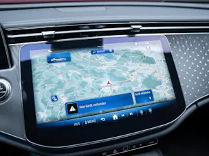 MERCEDES-BENZ E 220 d AMG Line 4matic / 360°Kamera / Ambientebeleuchtung