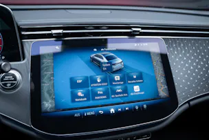 MERCEDES-BENZ E 220 d AMG Line 4matic / 360°Kamera / Ambientebeleuchtung