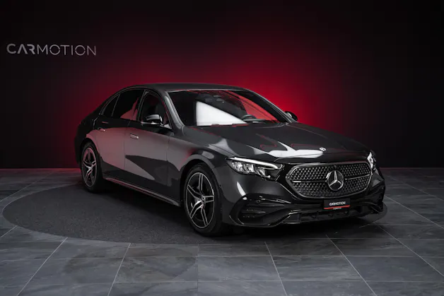 MERCEDES-BENZ E 220 d AMG Line 4matic / 360°Kamera / Ambientebeleuchtung