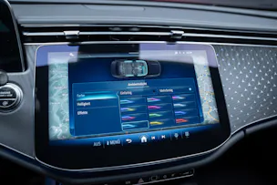 MERCEDES-BENZ E 220 d AMG Line 4matic / 360°Kamera / Ambientebeleuchtung