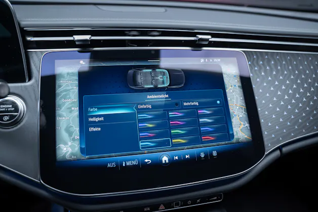 MERCEDES-BENZ E 220 d AMG Line 4matic / 360°Kamera / Ambientebeleuchtung