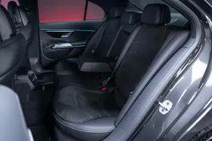 MERCEDES-BENZ E 220 d AMG Line 4matic / 360°Kamera / Ambientebeleuchtung