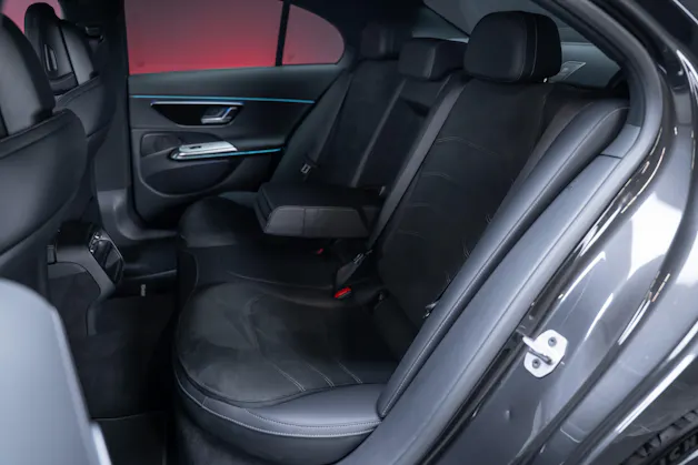MERCEDES-BENZ E 220 d AMG Line 4matic / 360°Kamera / Ambientebeleuchtung