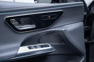 MERCEDES-BENZ E 220 d AMG Line 4matic / 360°Kamera / Ambientebeleuchtung